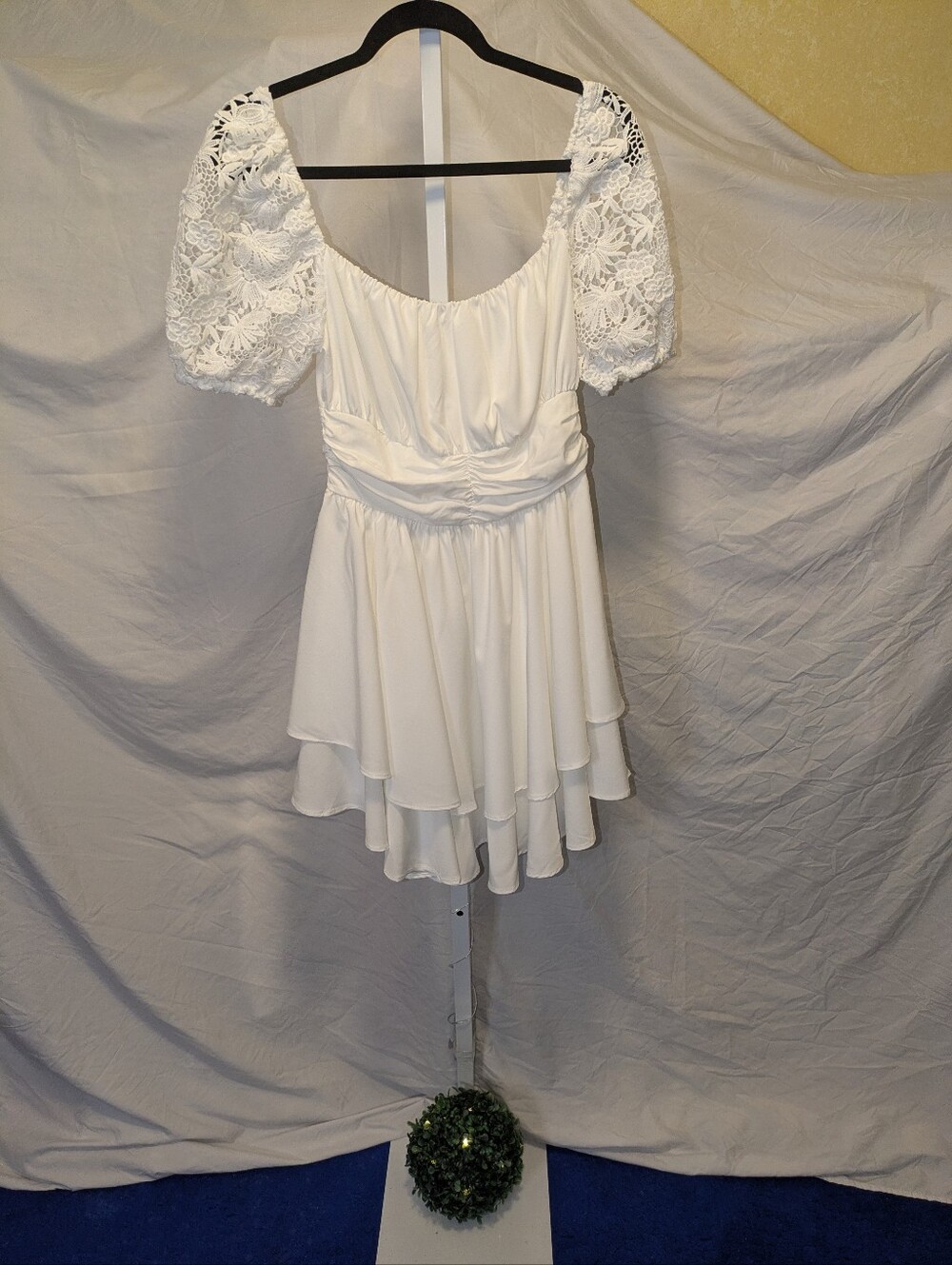 EYNMIN White Tiered Mini Dress with Floral Lace Puff Sleeves Size Small